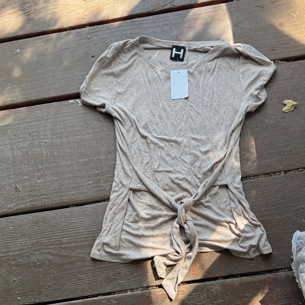 H by bordeaux Women's Beige Tie-Front Tee